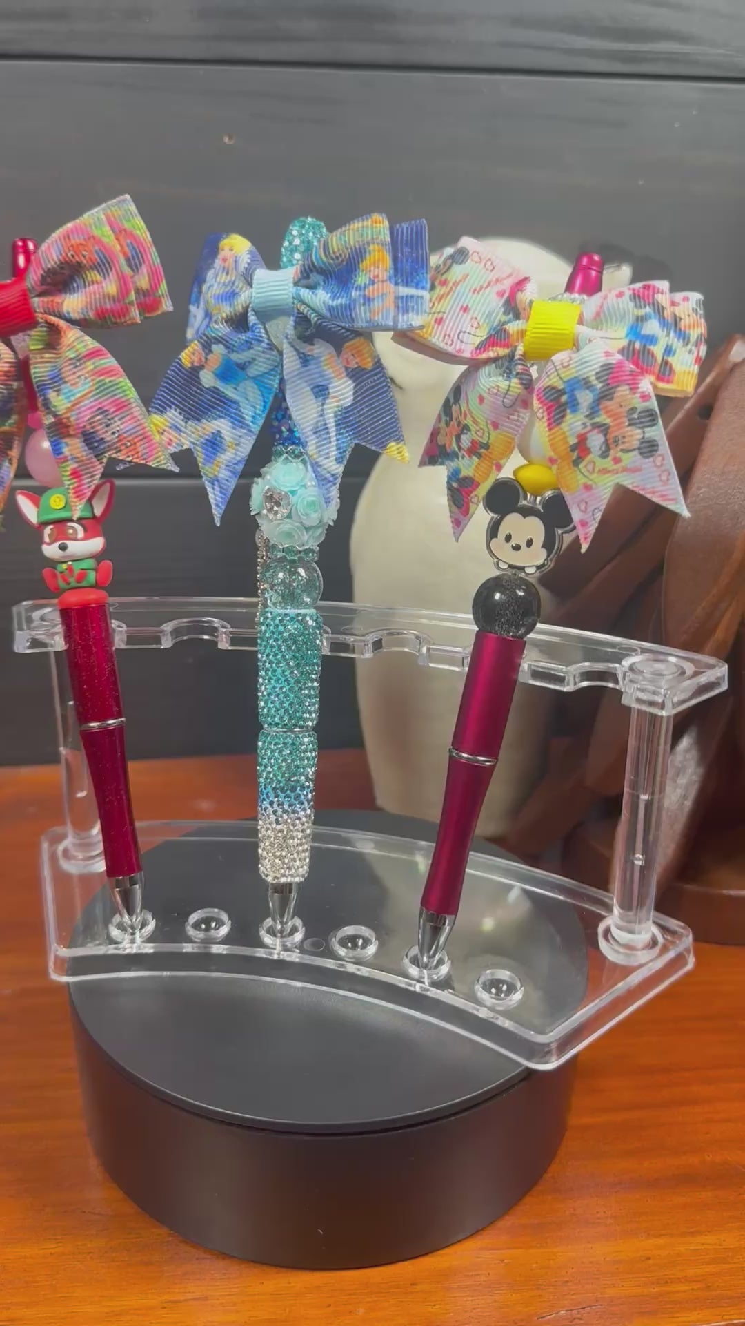 Character Bow Pen